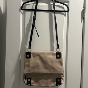 Urban Expressions Black and Tan Crossbody Bag